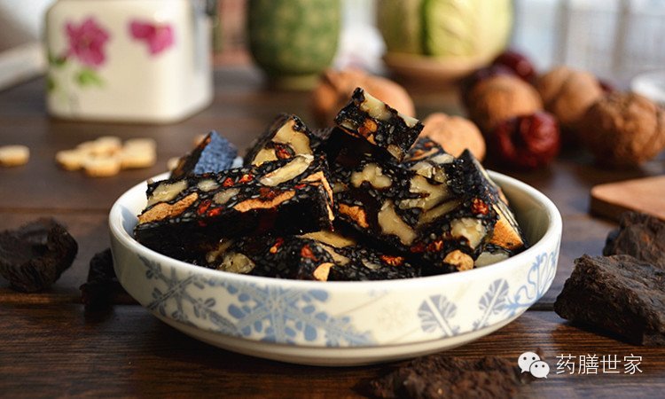 无敌“装晕哥” 双截棍自残 雷晕主持人“Bsports必一体育”(图1) 必一