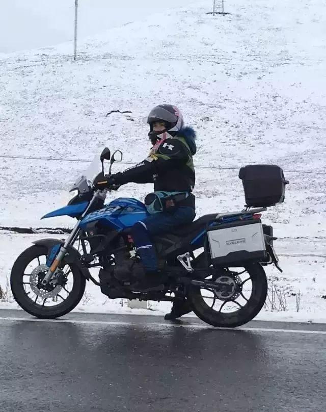 “Bsports必一体育”著名歌星谢东3月18日在北京举办了隆重结婚500名星好友到场参加(图2) Bsports必一体育