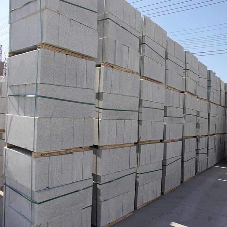 ‘b体育’厉害了!翟天临亮相巴黎时装周 别致剪裁引领新潮流(图1) b体育